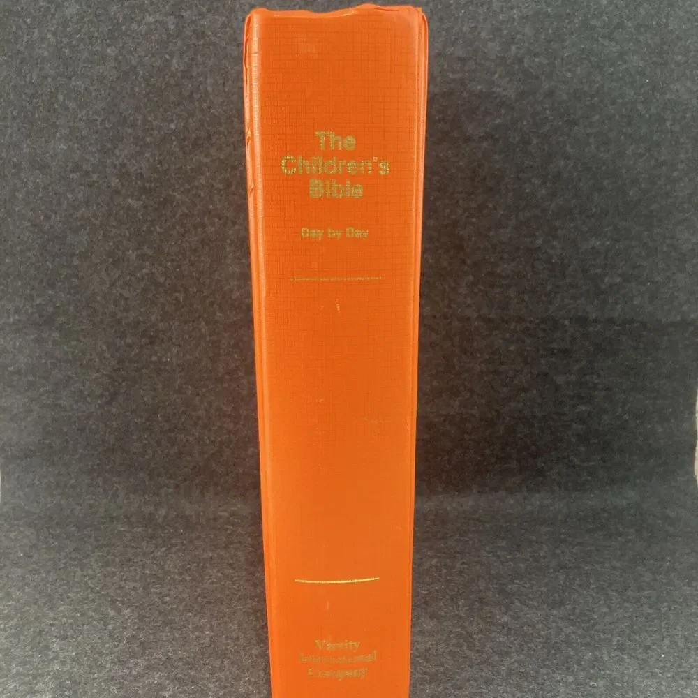 The Children's‎ Bible Day By Day 365 Bible Stories Illustrated Hard Cover 2005
